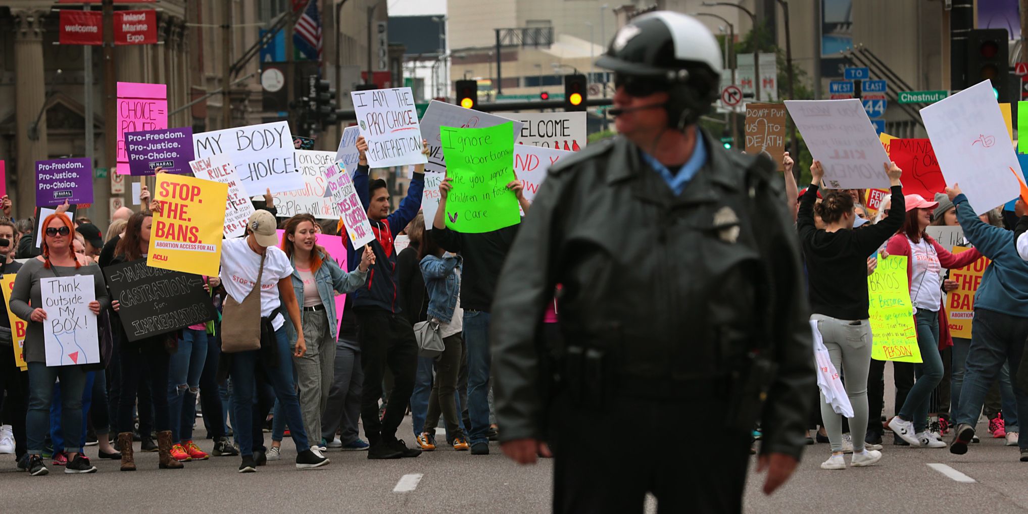 Hundreds rally for abortion rights